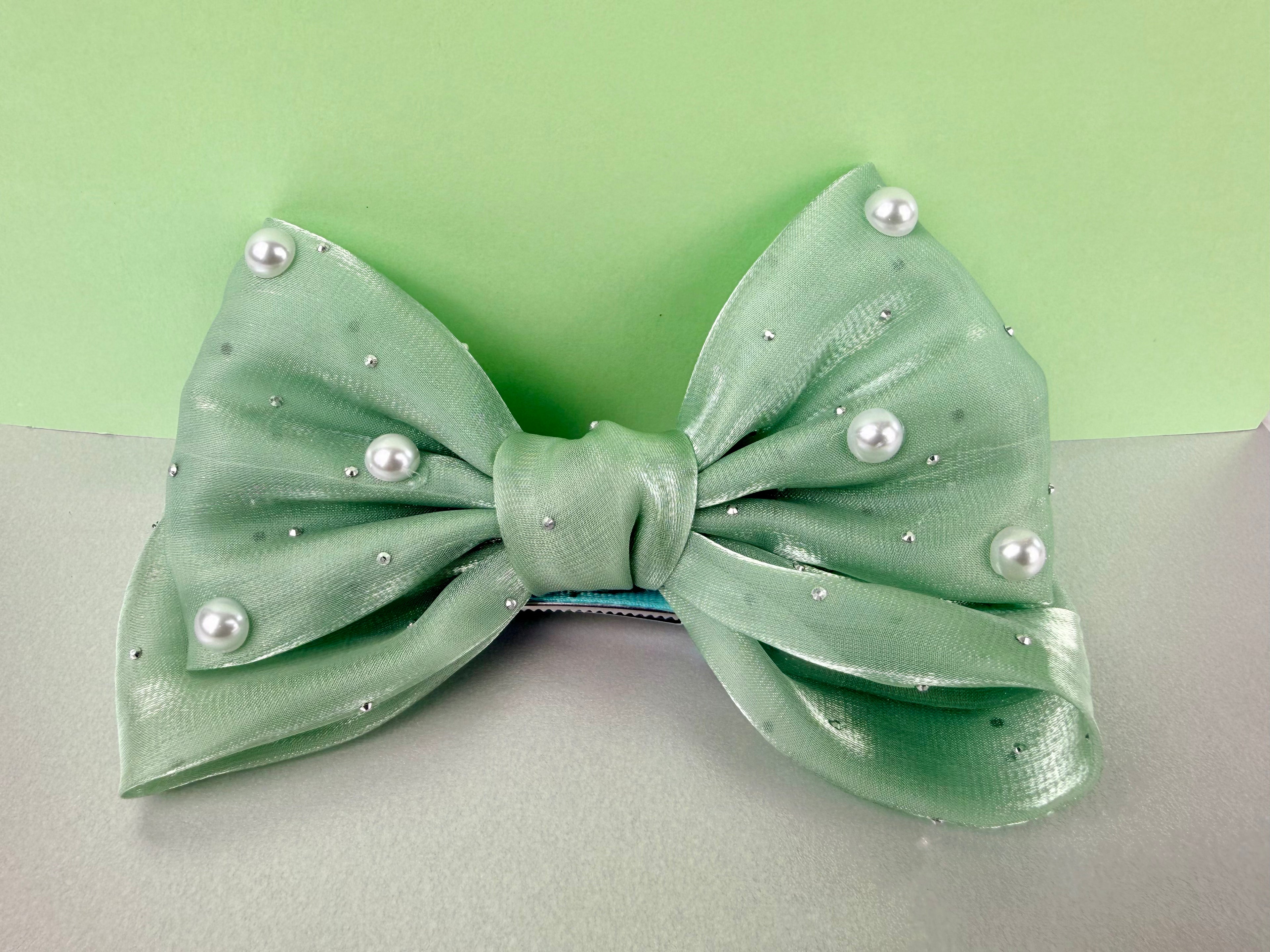 Girls green bow knot pearls hair clip. For birthdays, weddings, photoshoots.
