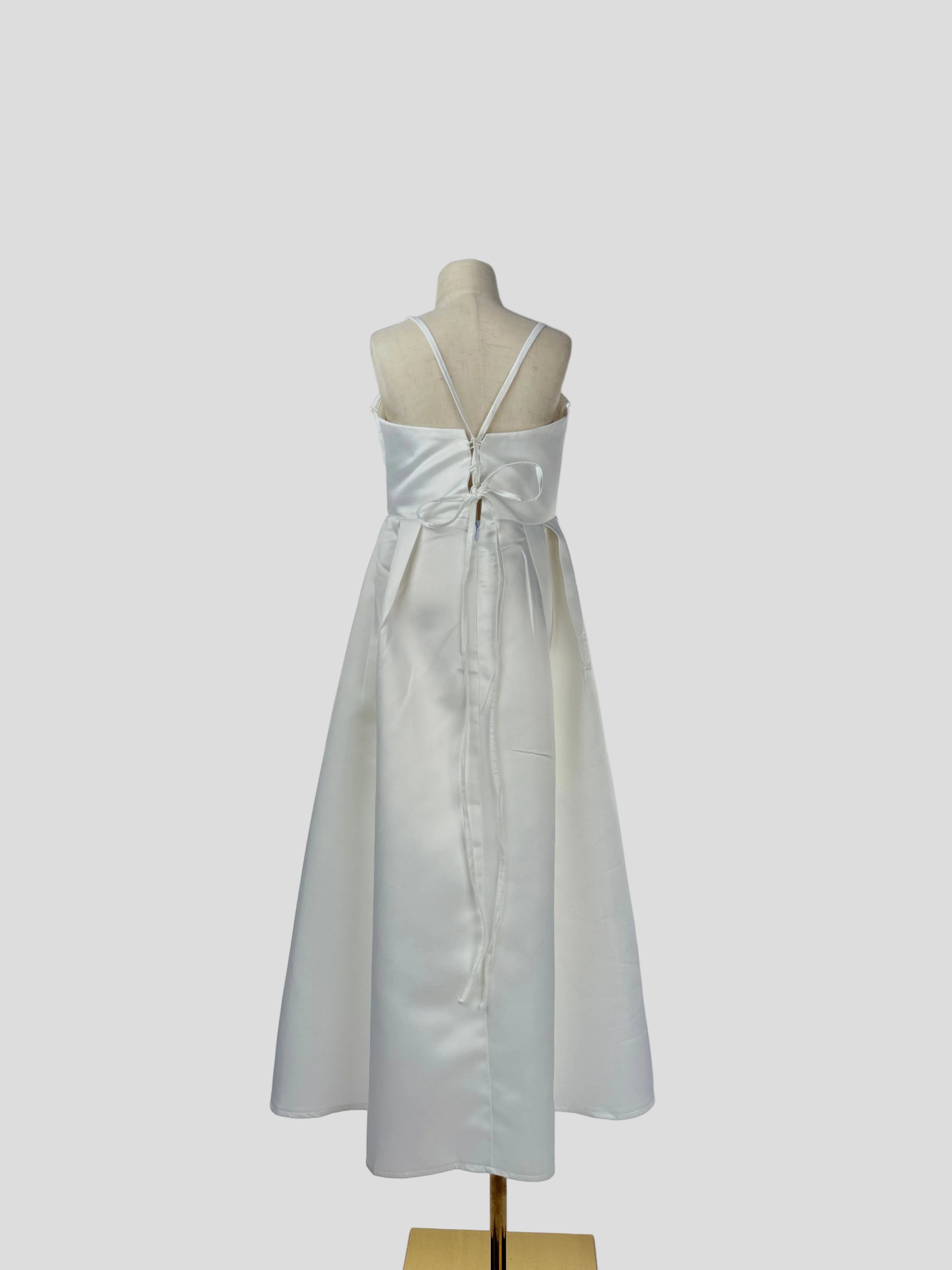 Back view of white girls party dress, suitable for flower girls, birthdays, weddings, holy communion or graduation